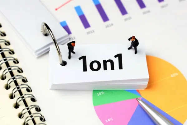 1on1とは上司と部下の対話の場！やり方や話すことがない時の工夫、面談との違いを解説