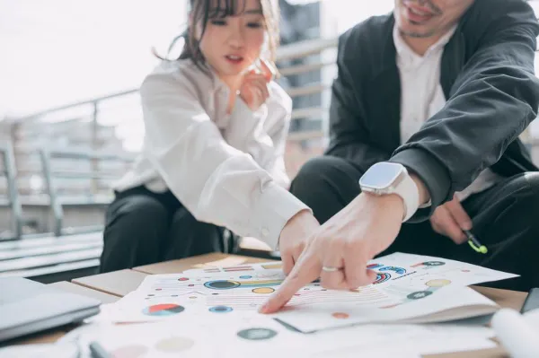 号俸テーブル連動型の基本給設計|評価ランクとピッチで「昇給のロジック」を可視化する