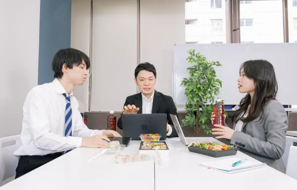 人事評価の「中心化傾向」とは?|評価者バイアスを理解して公正な評価を実現する