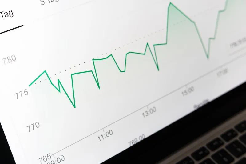 評価制度は業績に効くのか?データで見る「制度あり/なし」の売上の差